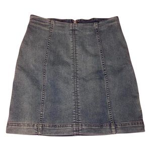 Free people light wash denim mini skirt stretchy bodycon jean skirt